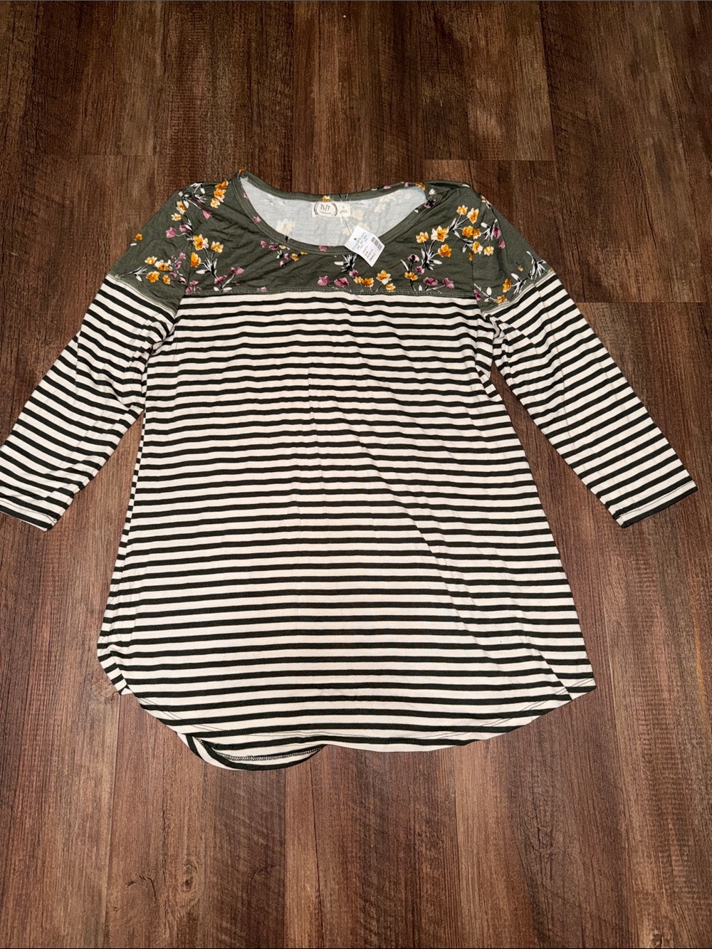 Maurices 24/7 Top,‎ Shirt, Blouse, size S green striped/floral NWT